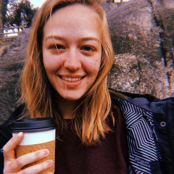 Meet your Posher, Gabi - Picture 1 of 1